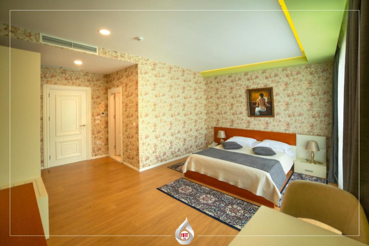 Nbt Hotel Reps Kukes Екстериор снимка