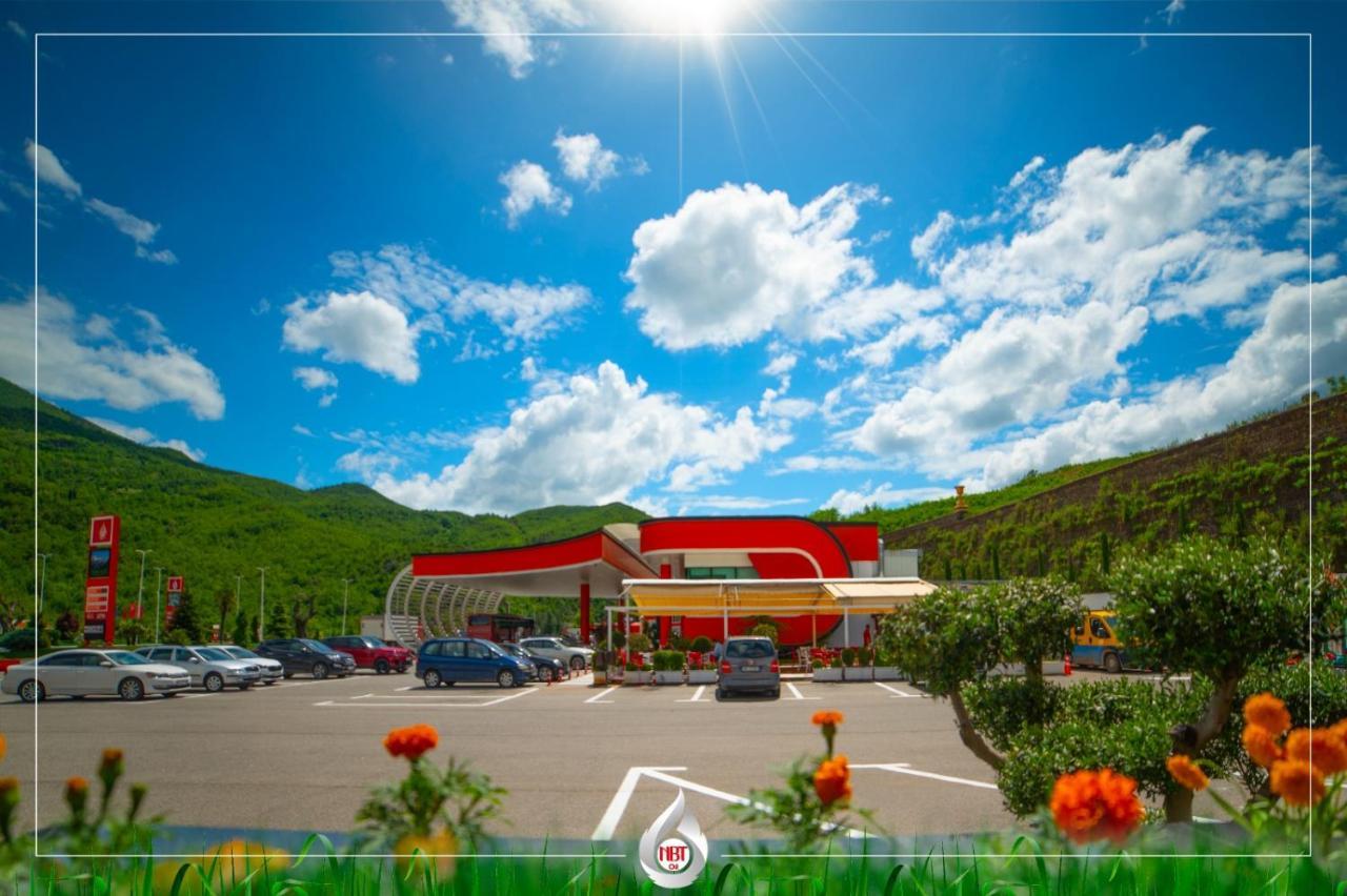Nbt Hotel Reps Kukes Екстериор снимка