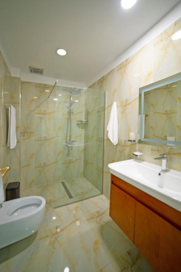 Nbt Hotel Reps Kukes Екстериор снимка