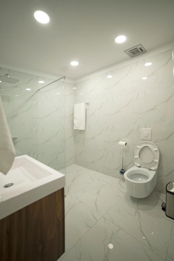 Nbt Hotel Reps Kukes Екстериор снимка