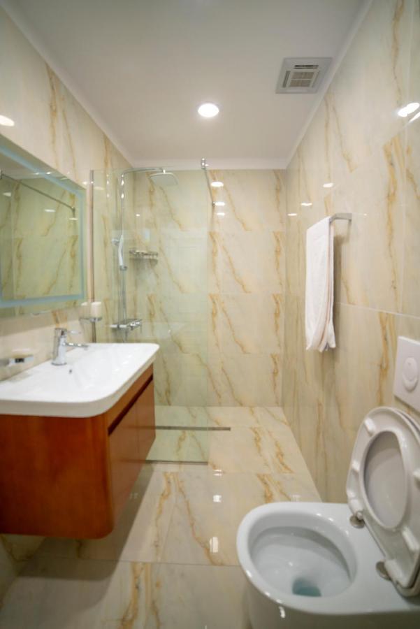 Nbt Hotel Reps Kukes Екстериор снимка