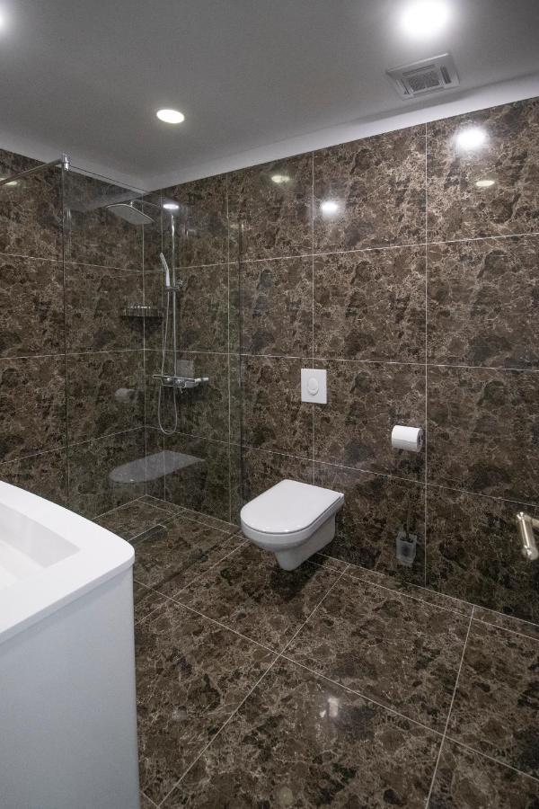Nbt Hotel Reps Kukes Екстериор снимка